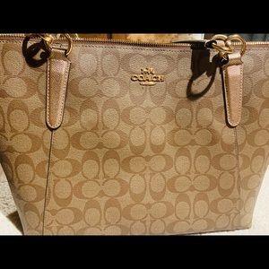 New without tags Authentic Coach purse